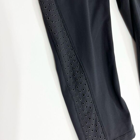 Lululemon Legging Womens 8 Ornate Eyelet Yoga Workout Crop Luxtreme Black - Picture 3 of 16
